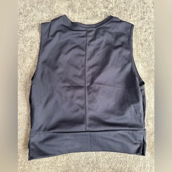 athletic tank top - Picture 4 of 5